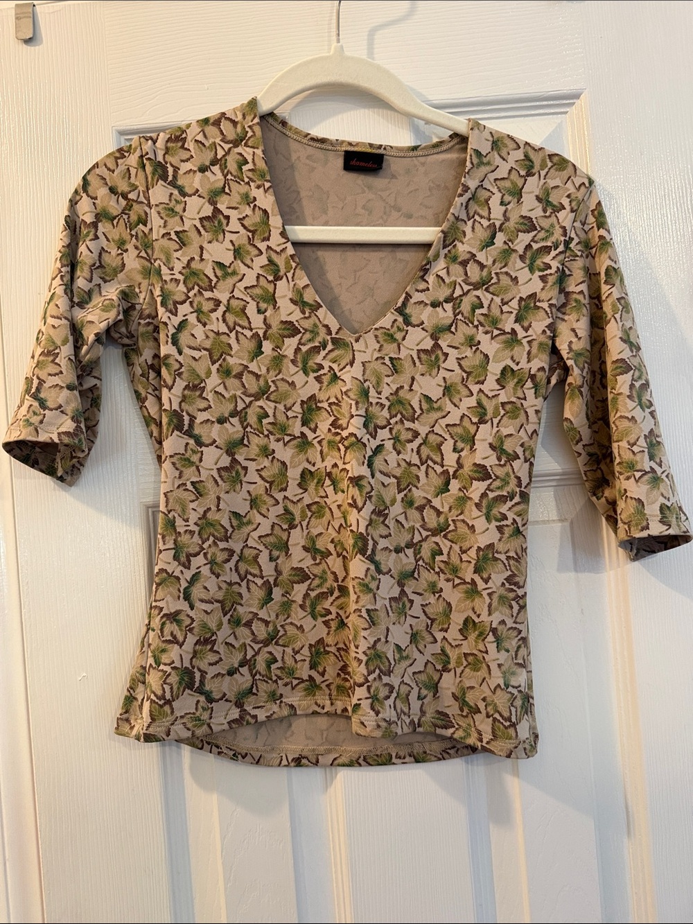 Shameless Vintage Style Floral Leaf Print V-Neck Fitted Top